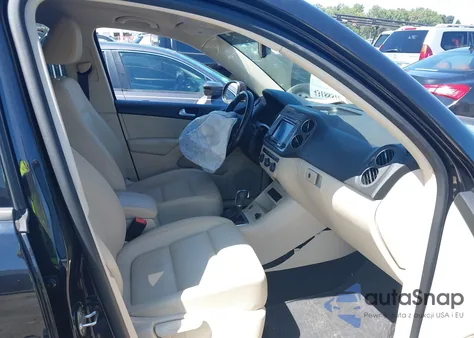 2017 Volkswagen Tiguan 2.0T/2.0T S из США, поврежденный, VIN WVGAV7AX8HK024679